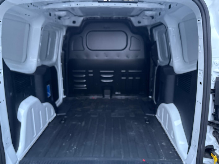 Vehicle image FORD E-TRANSIT COURIER