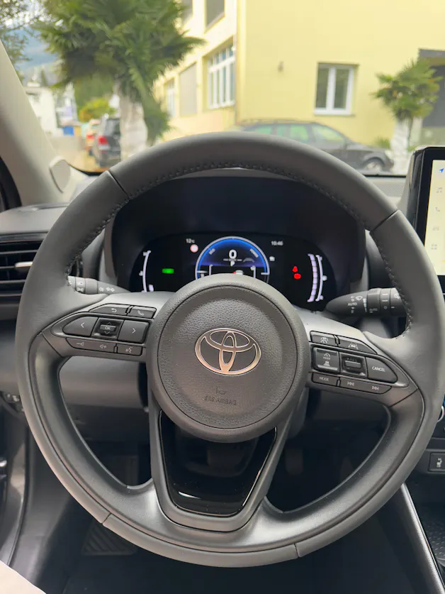 Toyota Yaris 1.5 VVT-i HSD Trend