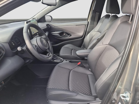Vehicle image 10