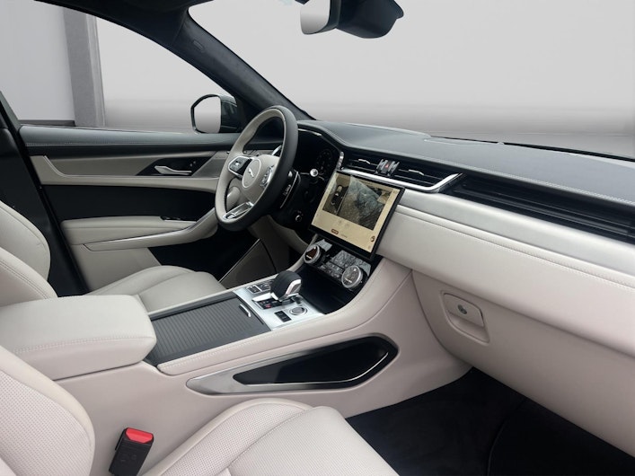 Vehicle image JAGUAR F-PACE