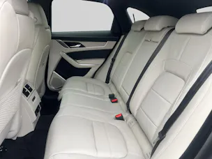 Jaguar F-Pace 2.0 P400e R-Dynamic HSE 90th Anniversary Ed. AWD mit Anhängerkupplung