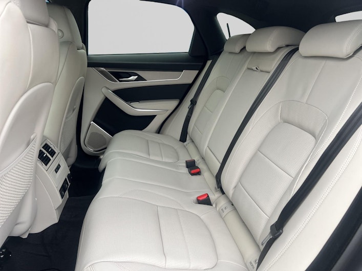 Vehicle image JAGUAR F-PACE