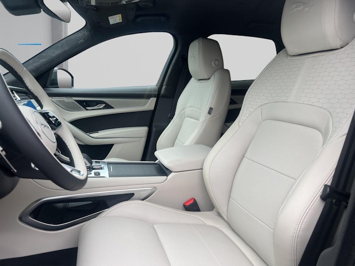 Vehicle image JAGUAR F-PACE