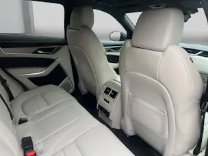 Jaguar F-Pace 2.0 P400e R-Dynamic HSE 90th Anniversary Ed. AWD mit Anhängerkupplung