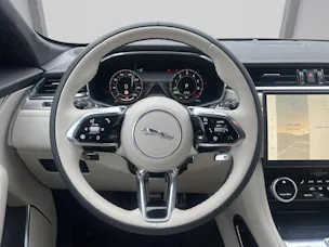 Jaguar F-Pace 2.0 P400e R-Dynamic HSE 90th Anniversary Ed. AWD mit Anhängerkupplung
