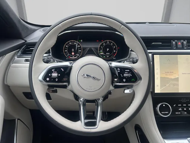 Jaguar F-Pace 2.0 P400e R-Dynamic HSE 90th Anniversary Ed. AWD mit Anhängerkupplung