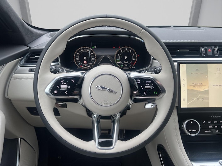 Vehicle image JAGUAR F-PACE