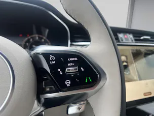 Jaguar F-Pace 2.0 P400e R-Dynamic HSE 90th Anniversary Ed. AWD mit Anhängerkupplung