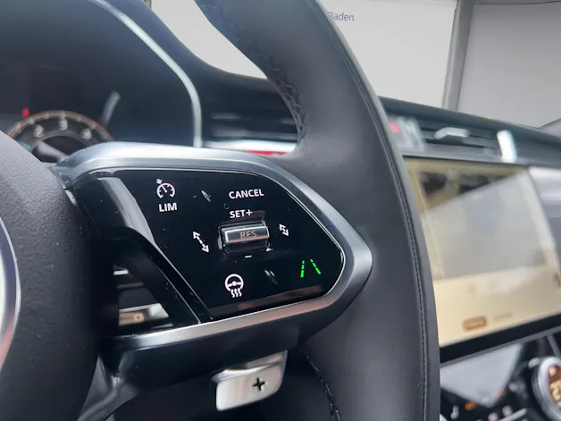Jaguar F-Pace 2.0 P400e R-Dynamic SE 90th Anniversary Ed. AWD / Anhängerkupplung