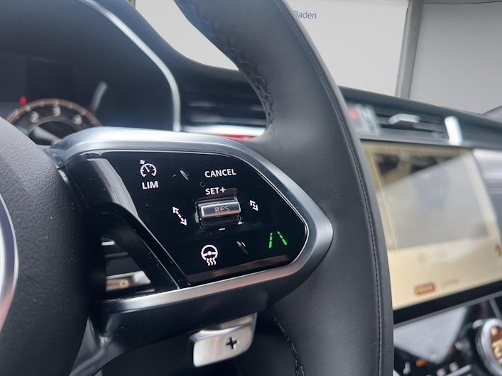 Vehicle image JAGUAR F-PACE