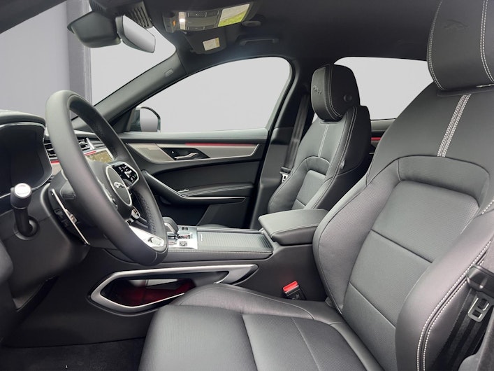 Vehicle image JAGUAR F-PACE