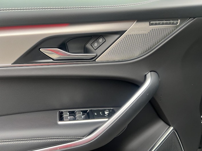 Vehicle image JAGUAR F-PACE