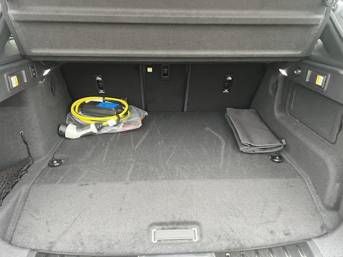 Vehicle image JAGUAR F-PACE