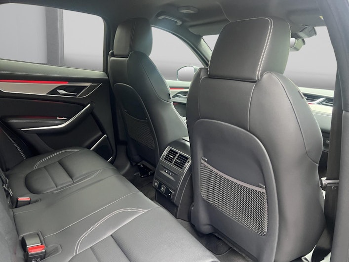 Vehicle image JAGUAR F-PACE