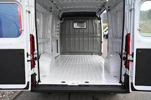 Vehicle image CITROEN Jumper Kaw. 35+ L2H2 2.2 BlueHDi 180 S/S