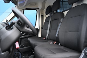 Vehicle image CITROEN Jumper Kaw. 35+ L2H2 2.2 BlueHDi 180 S/S