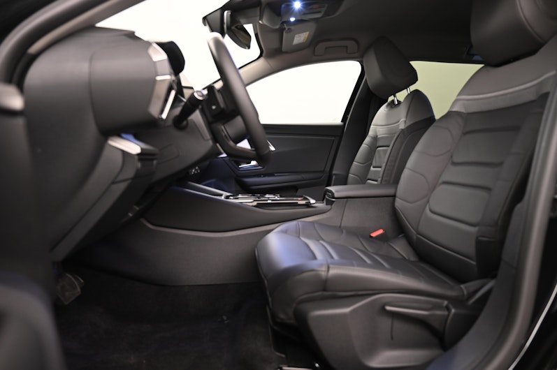 Vehicle image CITROEN C5 X