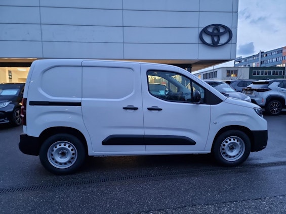 First vehicle image
