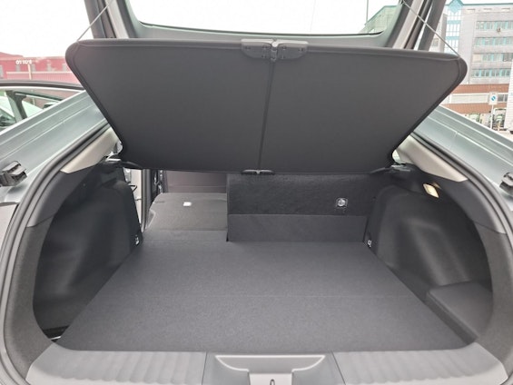 Vehicle image 32