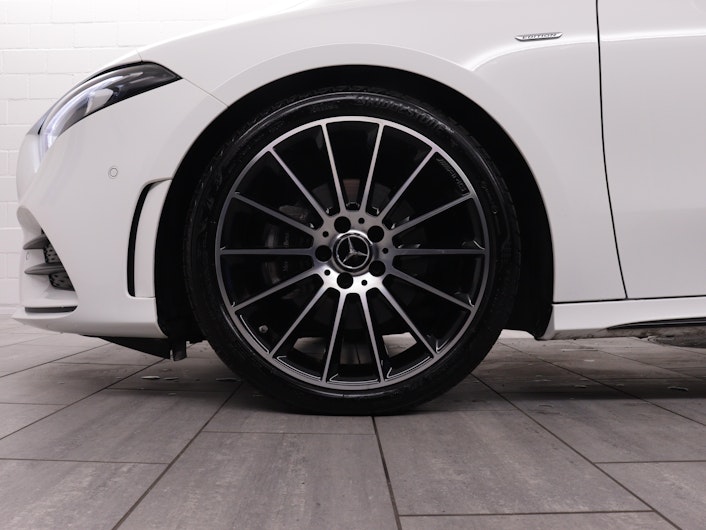 Vehicle image MERCEDES-BENZ A 180