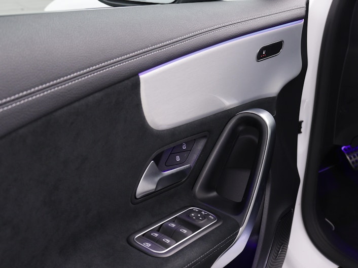 Vehicle image MERCEDES-BENZ A 180