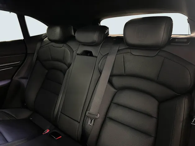 Porsche Taycan Turbo S Cross Turismo