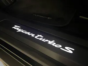 Porsche Taycan Turbo S Cross Turismo