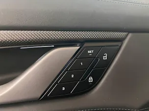 Porsche Taycan Turbo S Cross Turismo