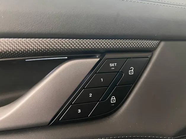 Porsche Taycan Turbo S Cross Turismo