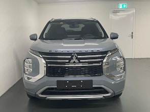 Vehicle image MITSUBISHI NEW Outlander 2.4 PHEV Instyle 4x4 Demowagen