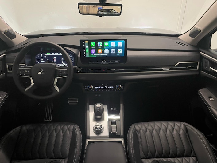 Vehicle image MITSUBISHI OUTLANDER