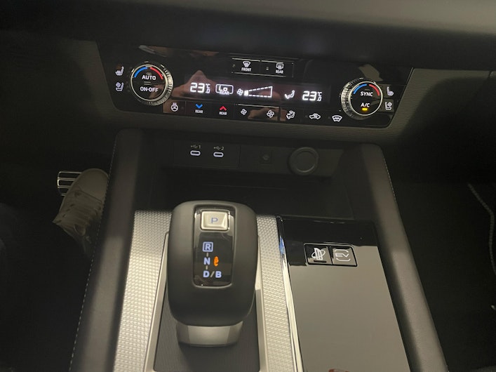 Vehicle image MITSUBISHI OUTLANDER