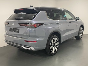 Vehicle image MITSUBISHI NEW Outlander 2.4 PHEV Instyle 4x4 Demowagen