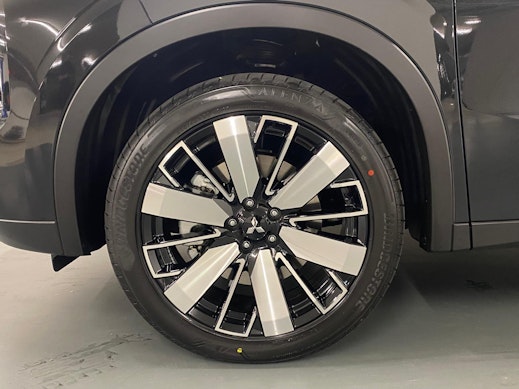 MITSUBISHI Outlander 2.4 PHEV Intense 4x4 3