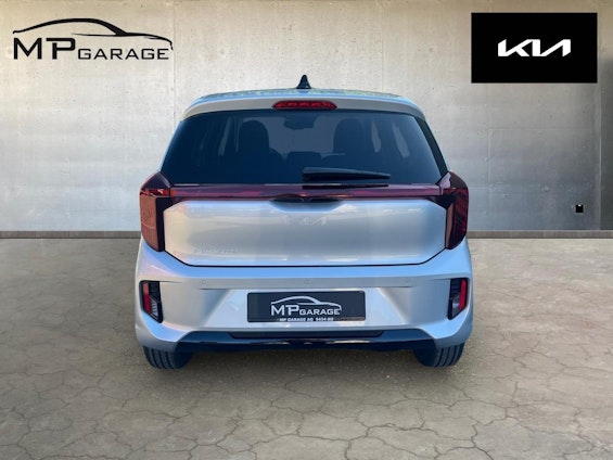 Vehicle image 4 Vehicle image 4