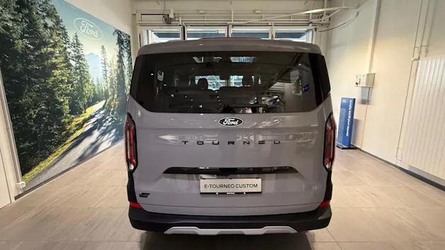 Ford E-Tourneo C Bus 340 L1 Active