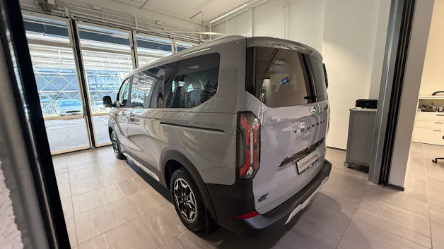 Ford E-Tourneo C Bus 340 L1 Active