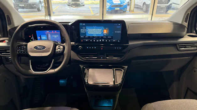 Ford E-Tourneo C Bus 340 L1 Active