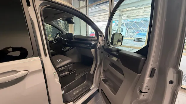 Ford E-Tourneo C Bus 340 L1 Active