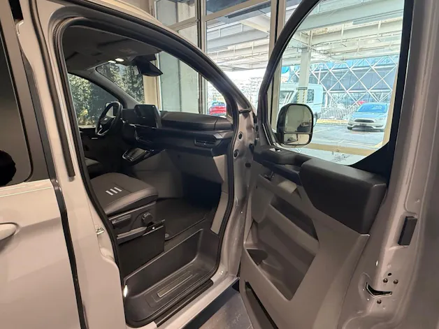 Ford E-Tourneo C Bus 340 L1 Active