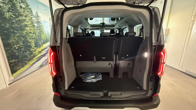 Ford E-Tourneo C Bus 340 L1 Active