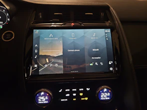 image du véhicule JAGUAR E-Pace 1.5 T 270e R-Dynamic SE AWD (Plug-in Hybrid)