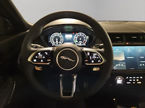 https://vehicle.imgix.net/3767507/add12132-aa25-411d-9389-1a5262848942.jpg
