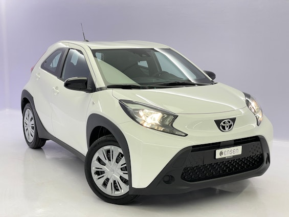 First vehicle image
