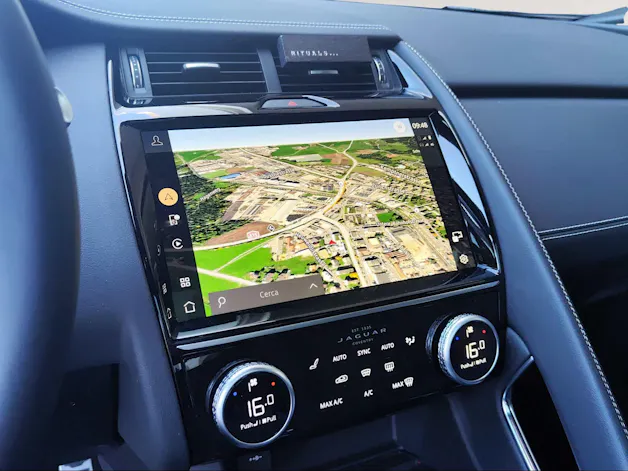 Jaguar E-Pace 2.0 I4 250 R-Dynamic SE AWD