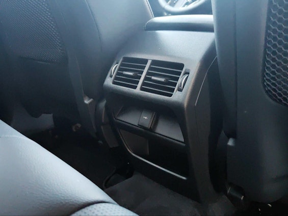 Vehicle image 18 Vehicle image 18