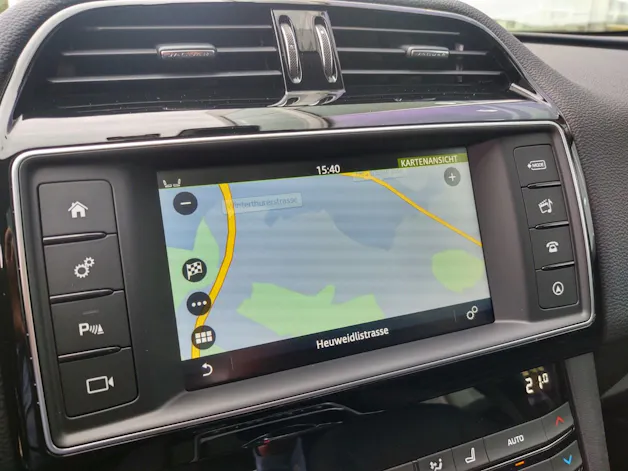 Jaguar F-Pace 2.0 D 180 Advantage AWD
