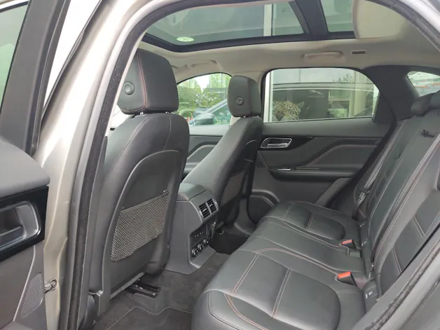 Jaguar F-Pace 2.0 D 180 Advantage AWD