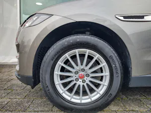Jaguar F-Pace 2.0 D 180 Advantage AWD