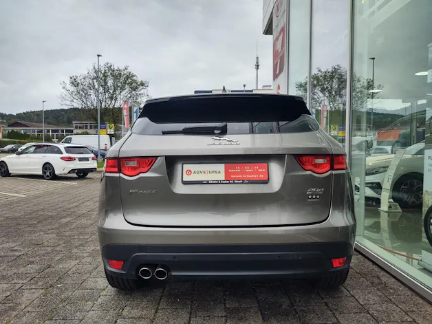 Jaguar F-Pace 2.0 D 180 Advantage AWD